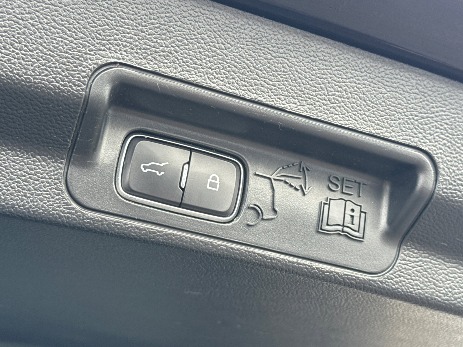 2020 Ford Explorer ST photo 14