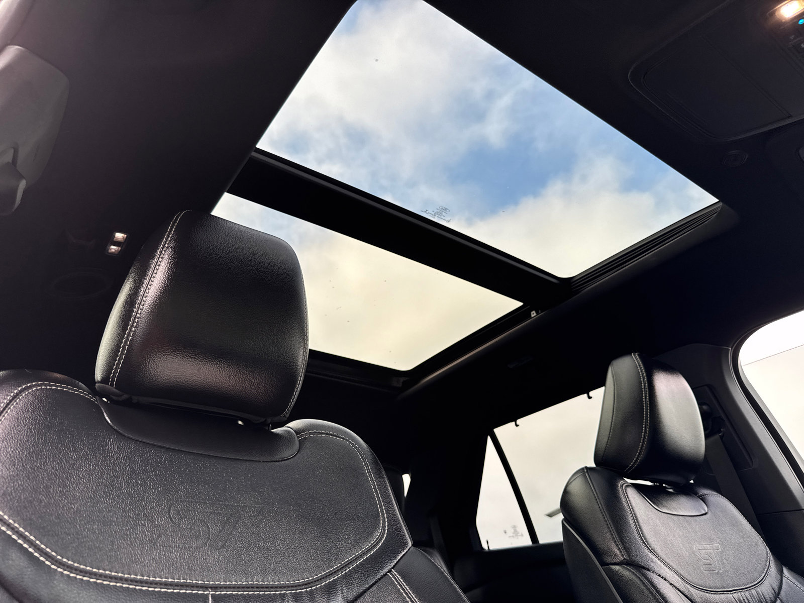 2020 Ford Explorer ST photo 16