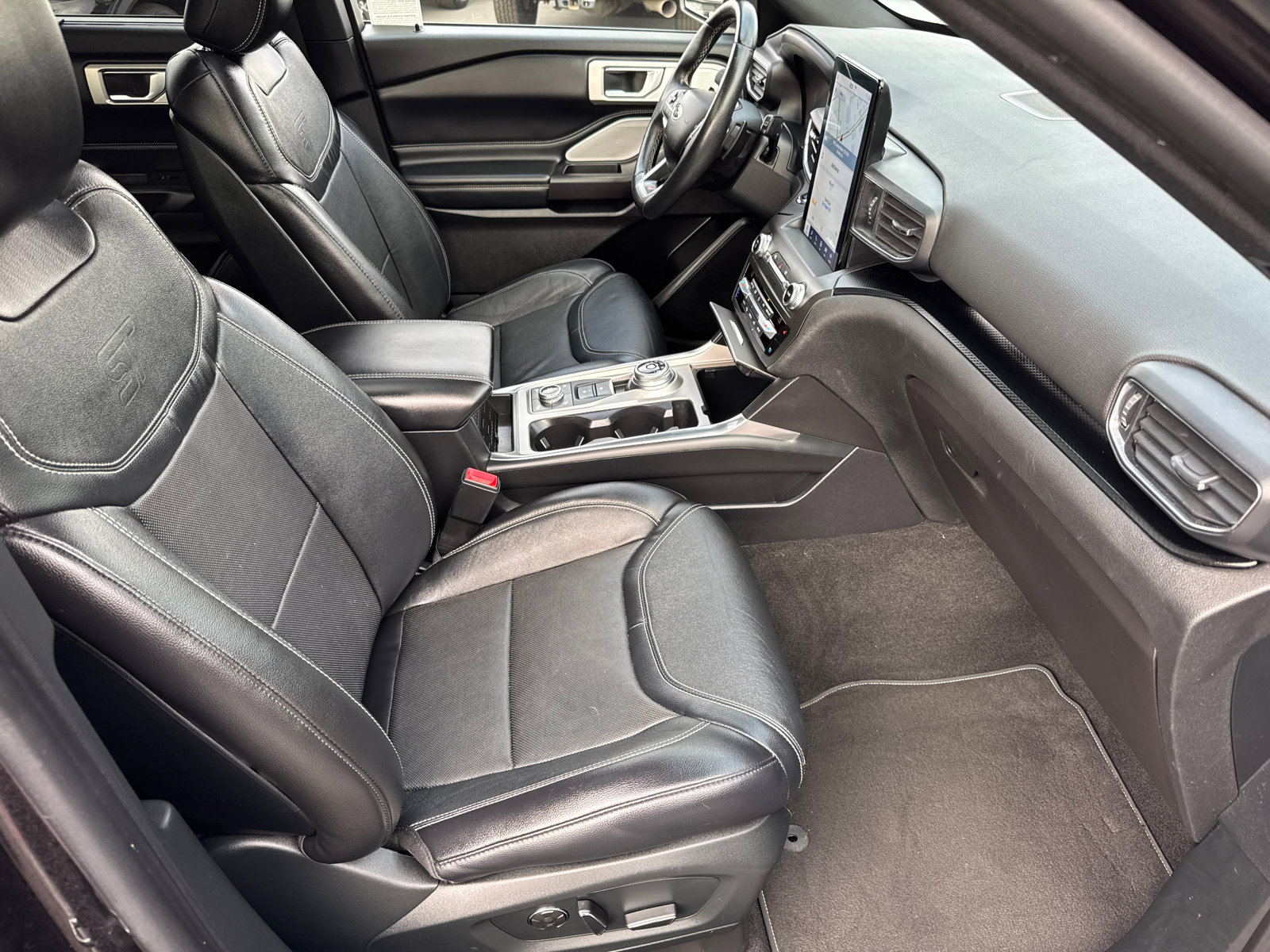 2020 Ford Explorer ST photo 17