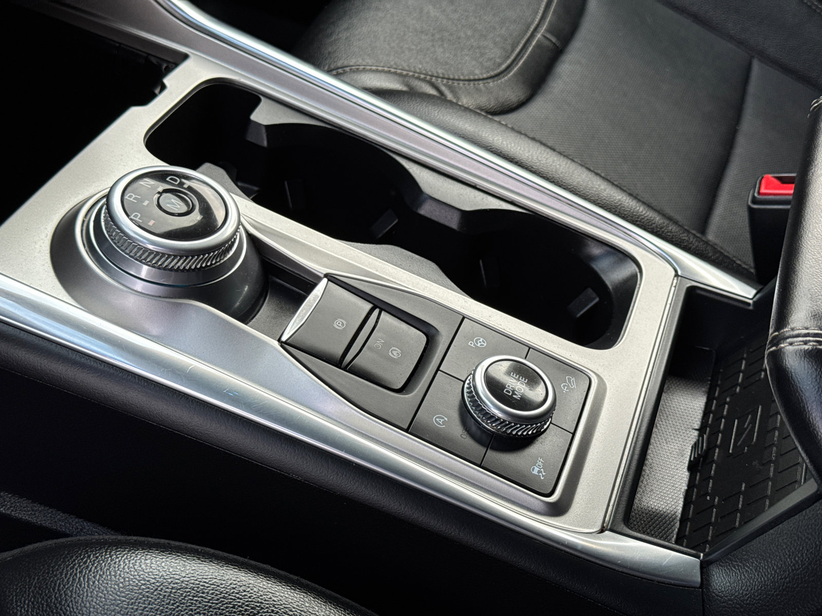 2020 Ford Explorer ST photo 26