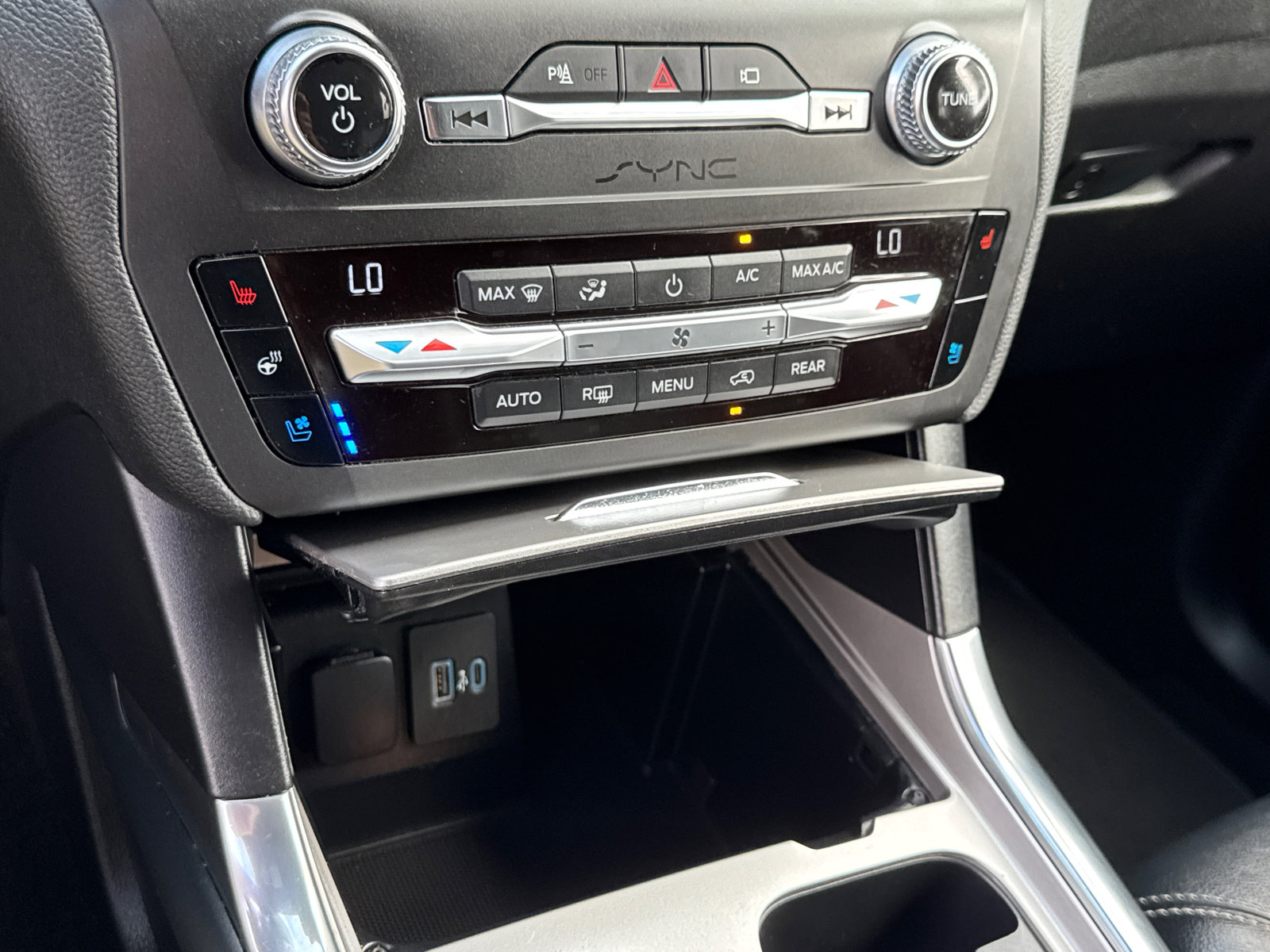 2020 Ford Explorer ST photo 30