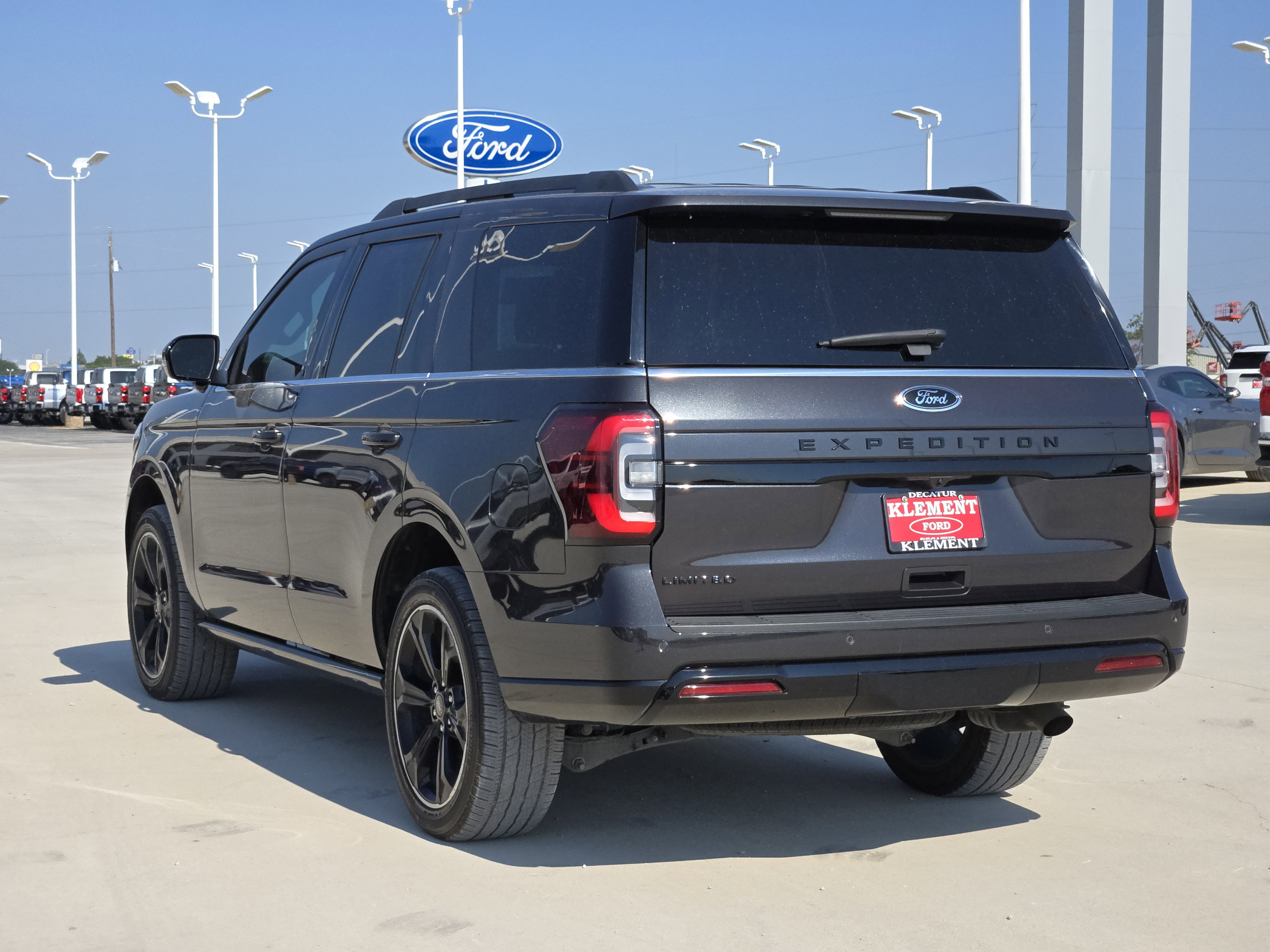 2023 Ford Expedition Limited photo 2