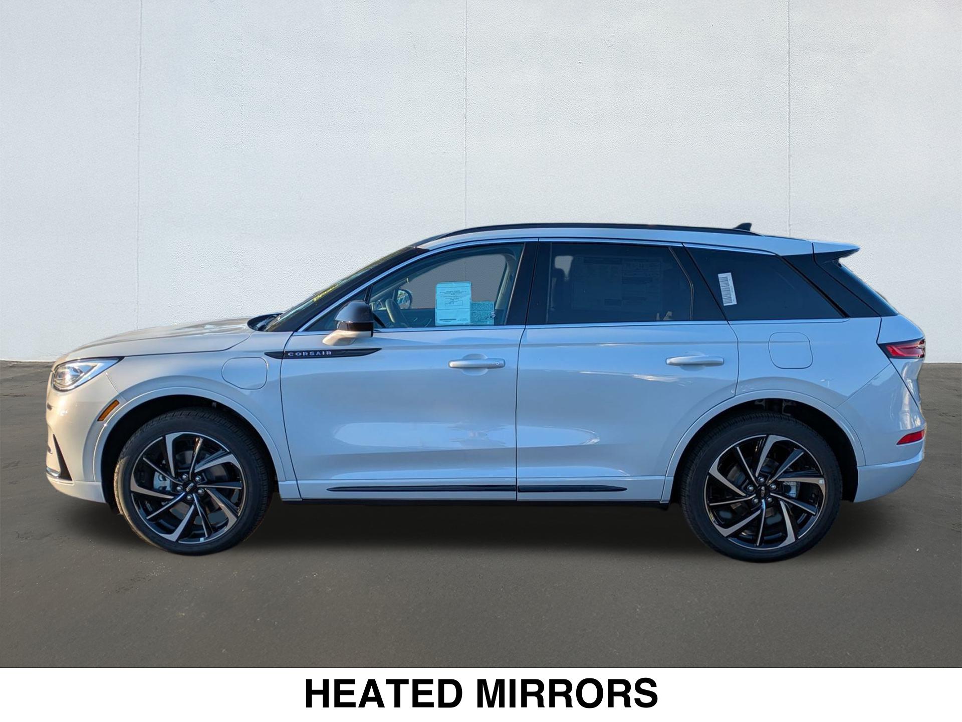 2025 Lincoln Corsair Grand Touring photo 3