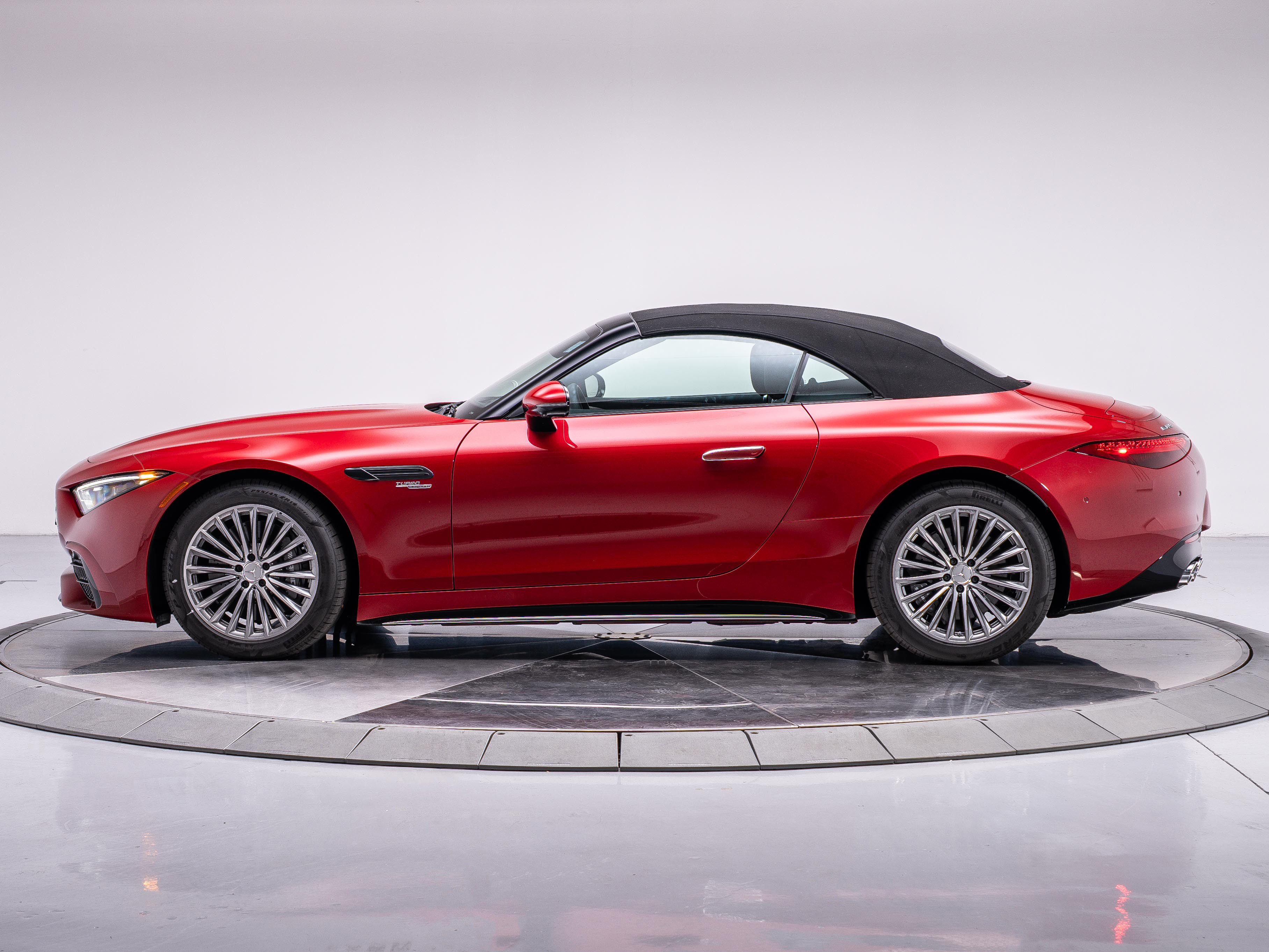 2024 Mercedes Benz SL AMG 43 photo 2