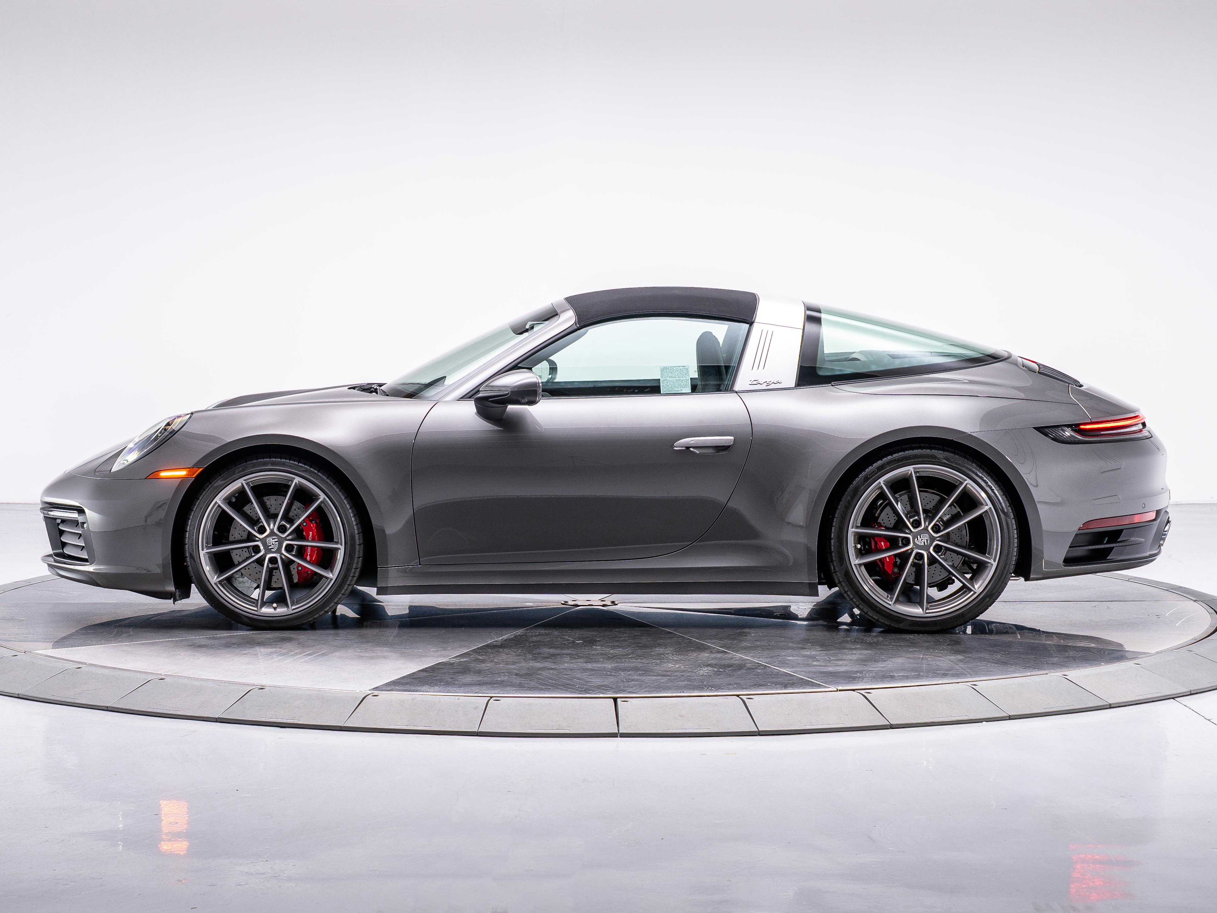 2024 Porsche 911 Targa 4S photo 2