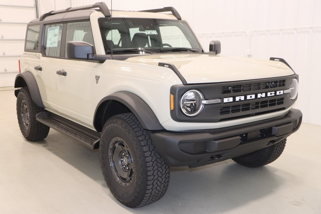 2025 Ford Bronco Base photo 2