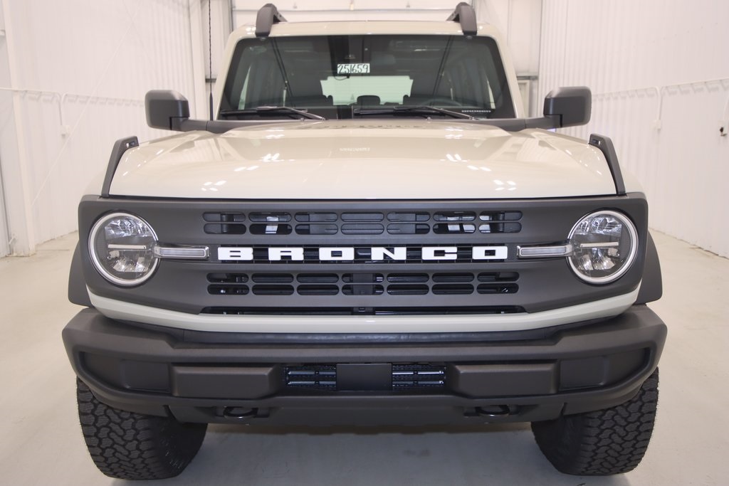 2025 Ford Bronco Base photo 3
