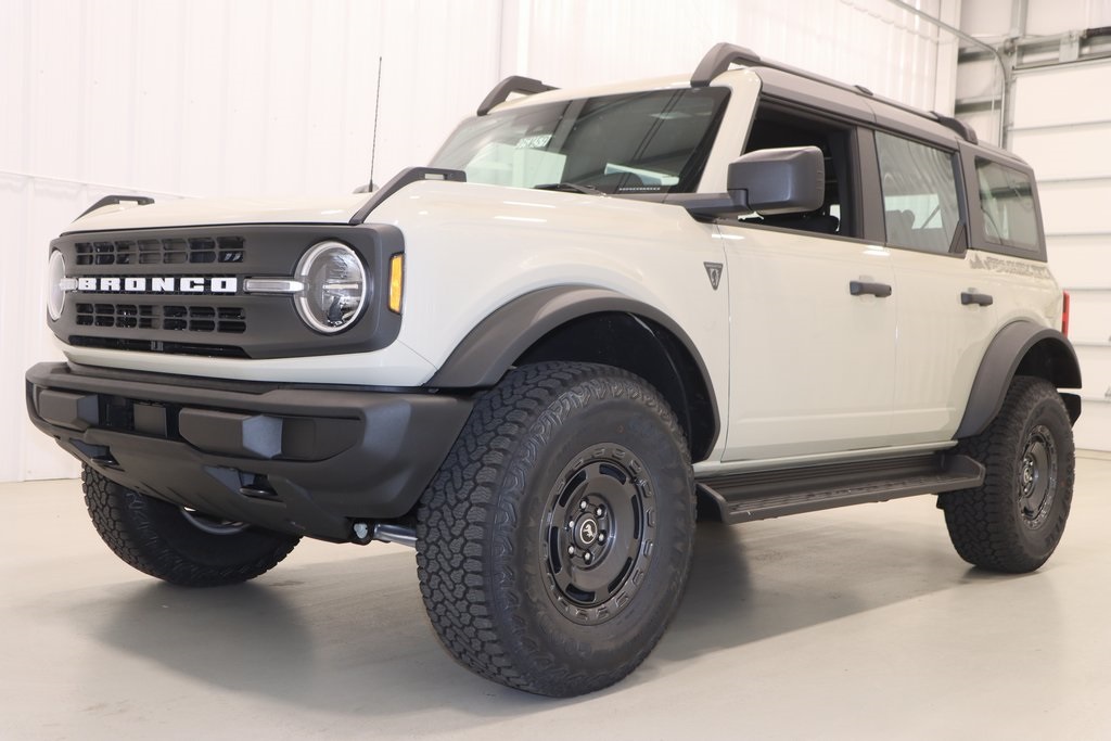 2025 Ford Bronco Base photo 4
