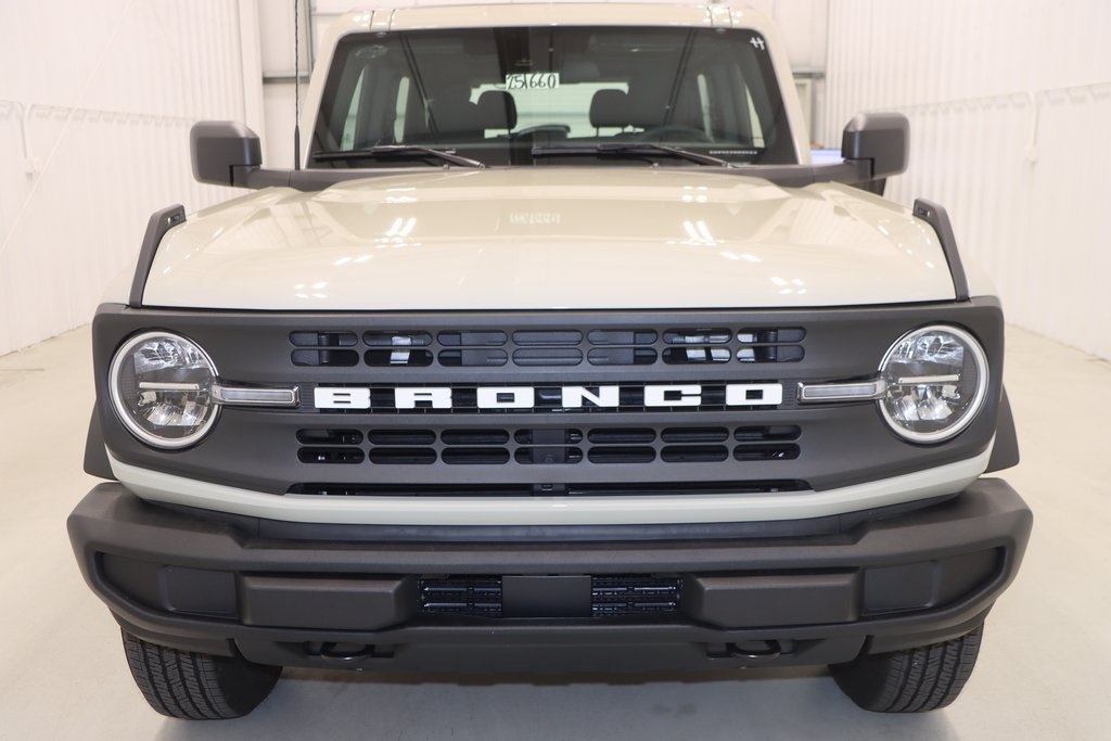 2025 Ford Bronco Base photo 2