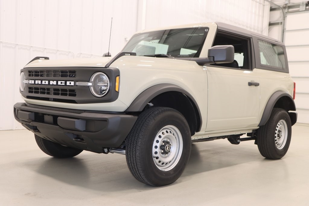 2025 Ford Bronco Base photo 3