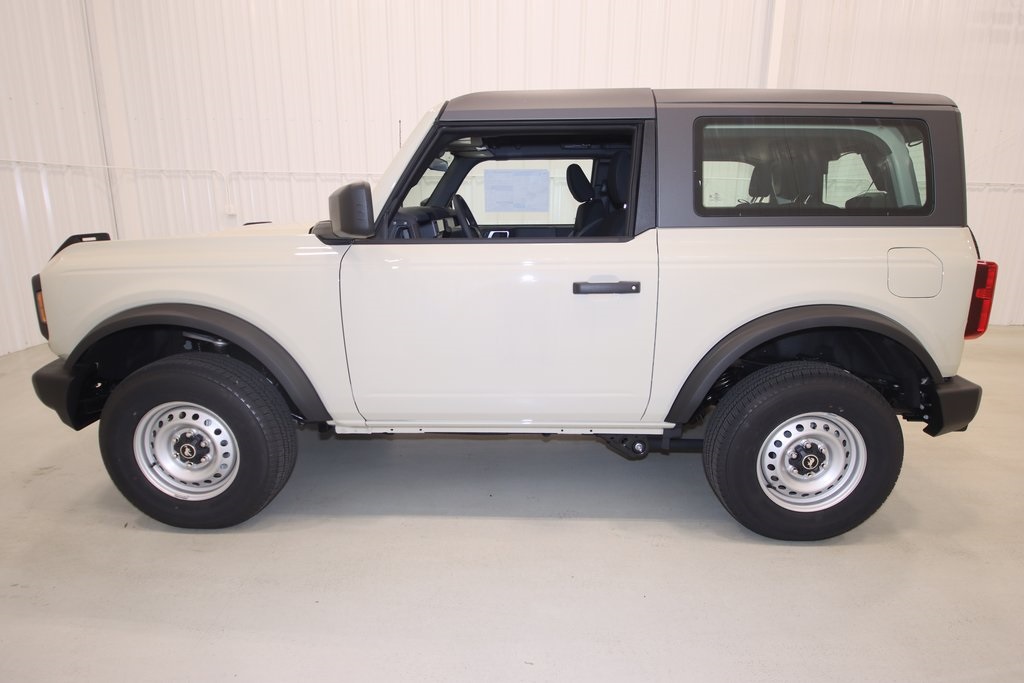 2025 Ford Bronco Base photo 4