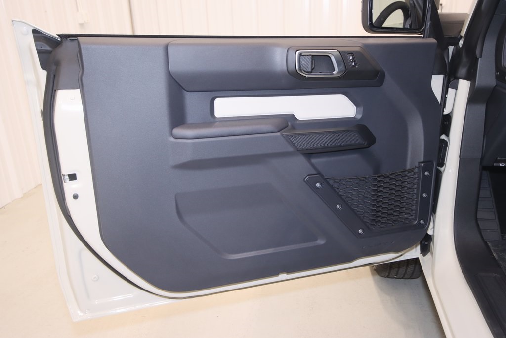 2025 Ford Bronco Base photo 8