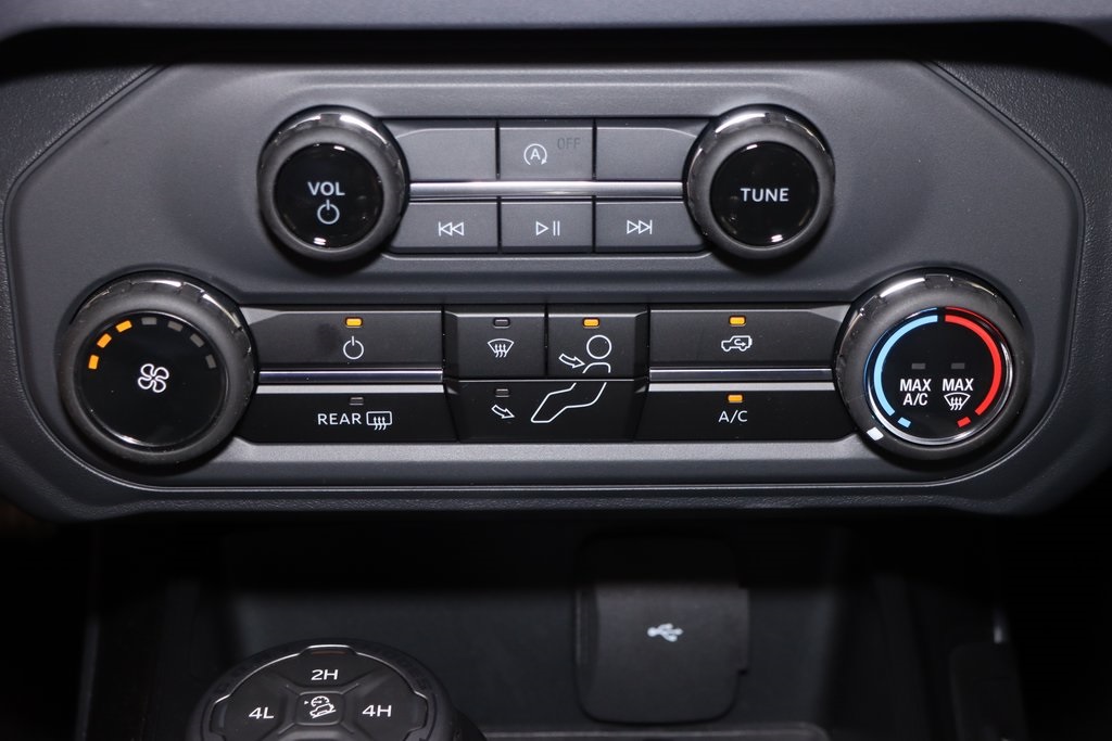 2025 Ford Bronco Base photo 19