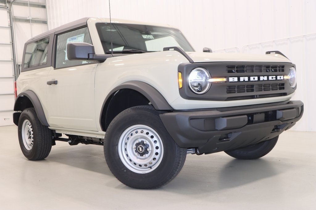 2025 Ford Bronco Base photo 23