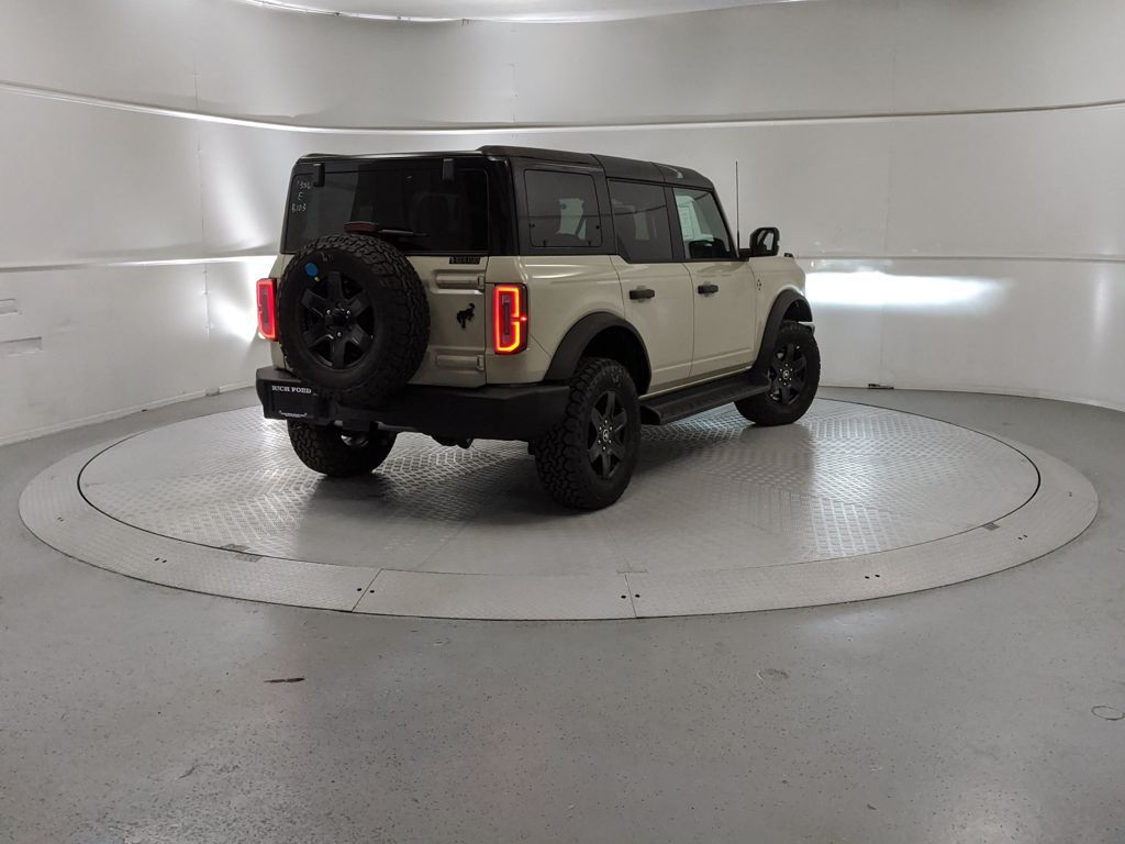 2025 Ford Bronco Outer Banks photo 3
