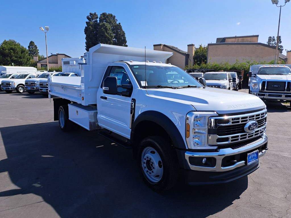 2025 Ford F-550 photo 2