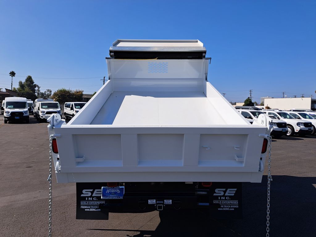 2025 Ford F-550 photo 6