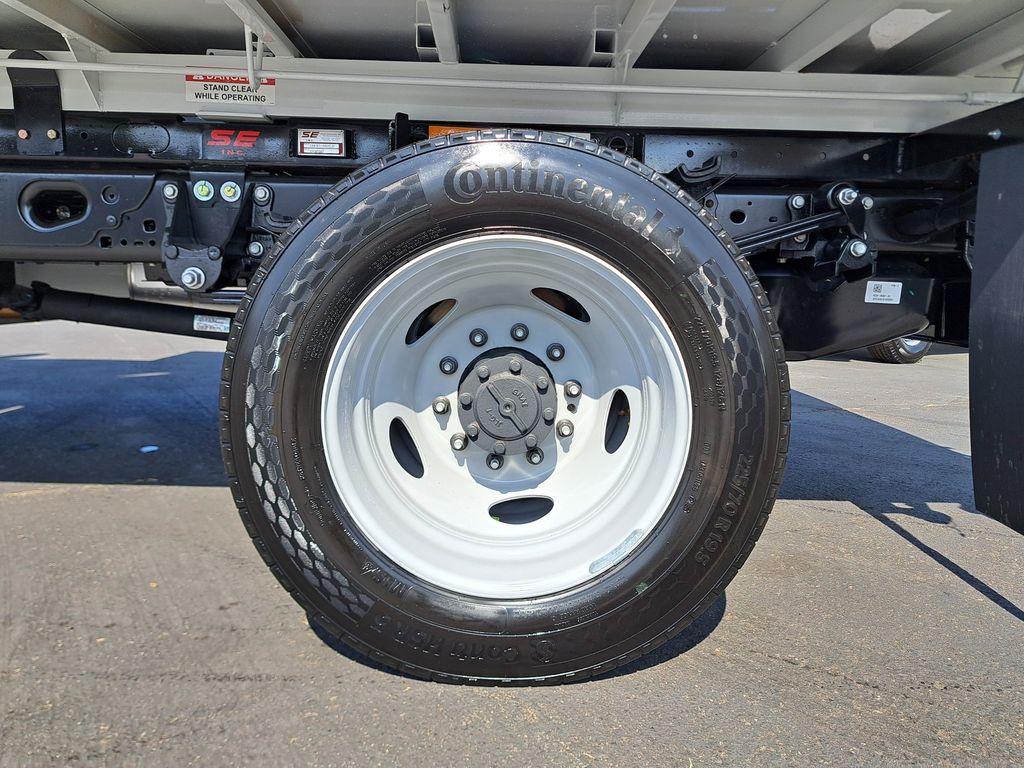 2025 Ford F-550 photo 7