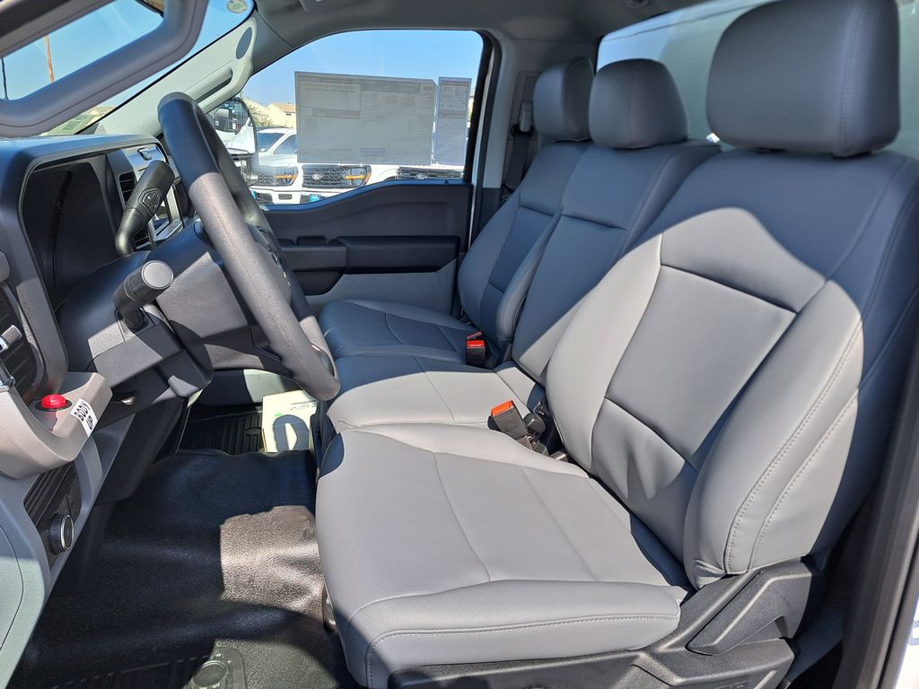 2025 Ford F-550 photo 10