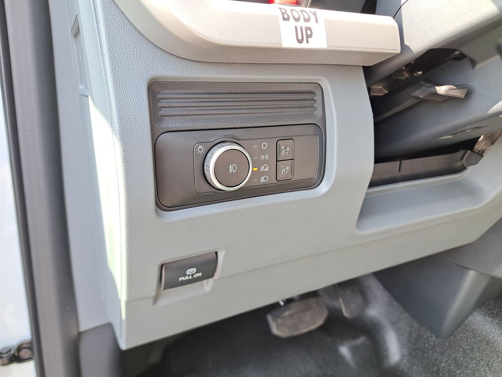 2025 Ford F-550 photo 13