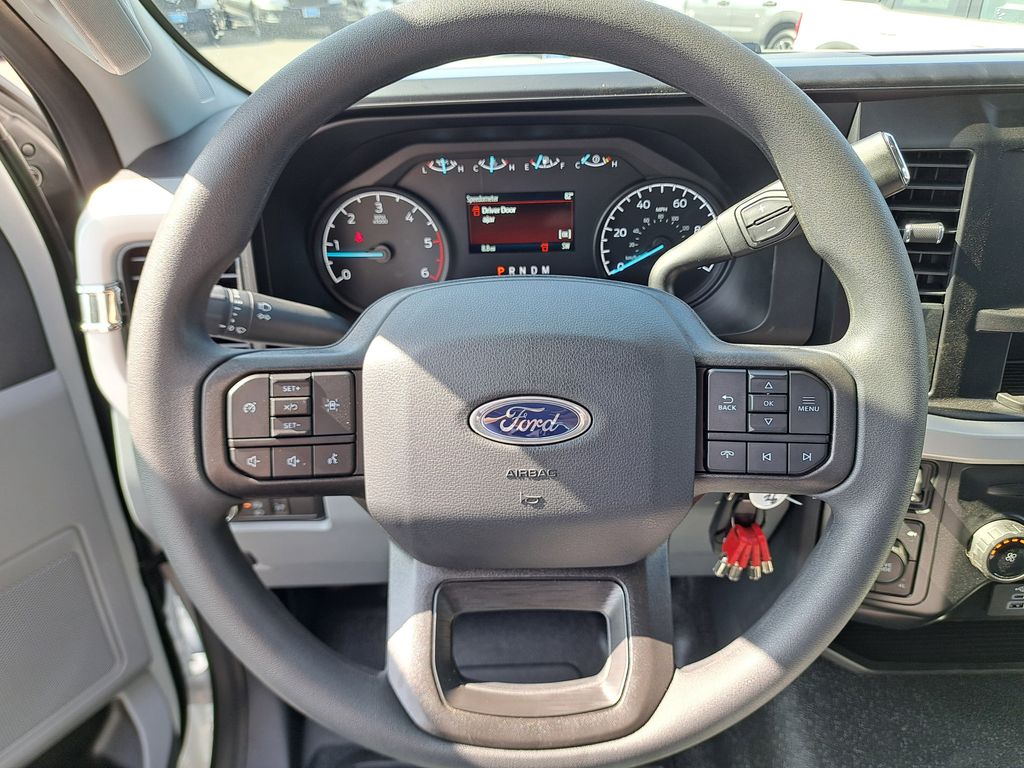 2025 Ford F-550 photo 15