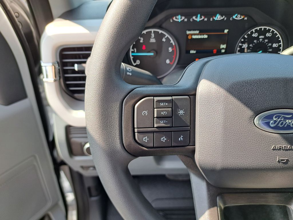 2025 Ford F-550 photo 17