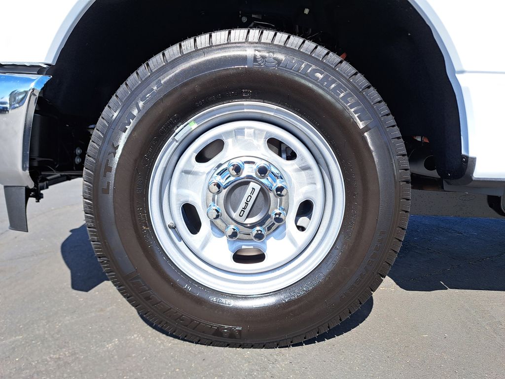 2026 Ford F-250 photo 9