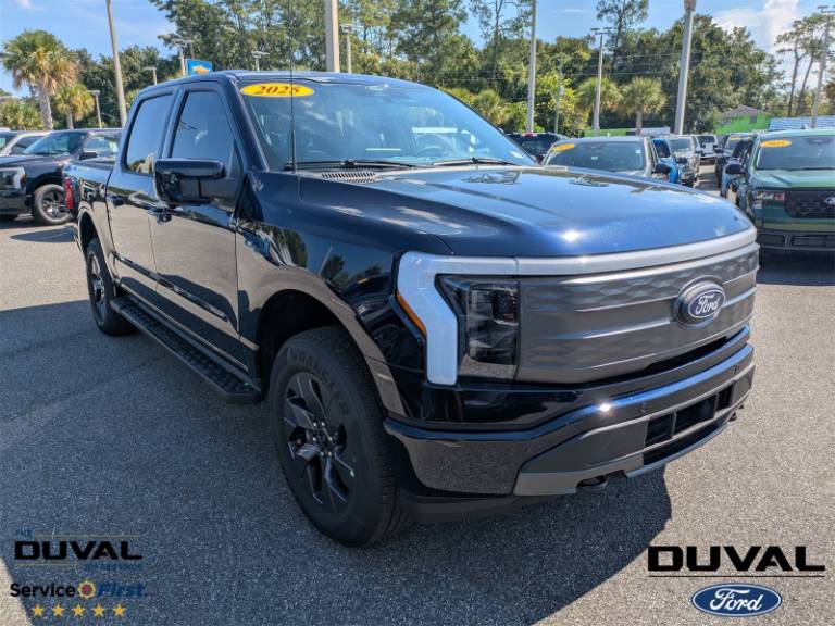 2025 Ford F-150 Lightning LARIAT