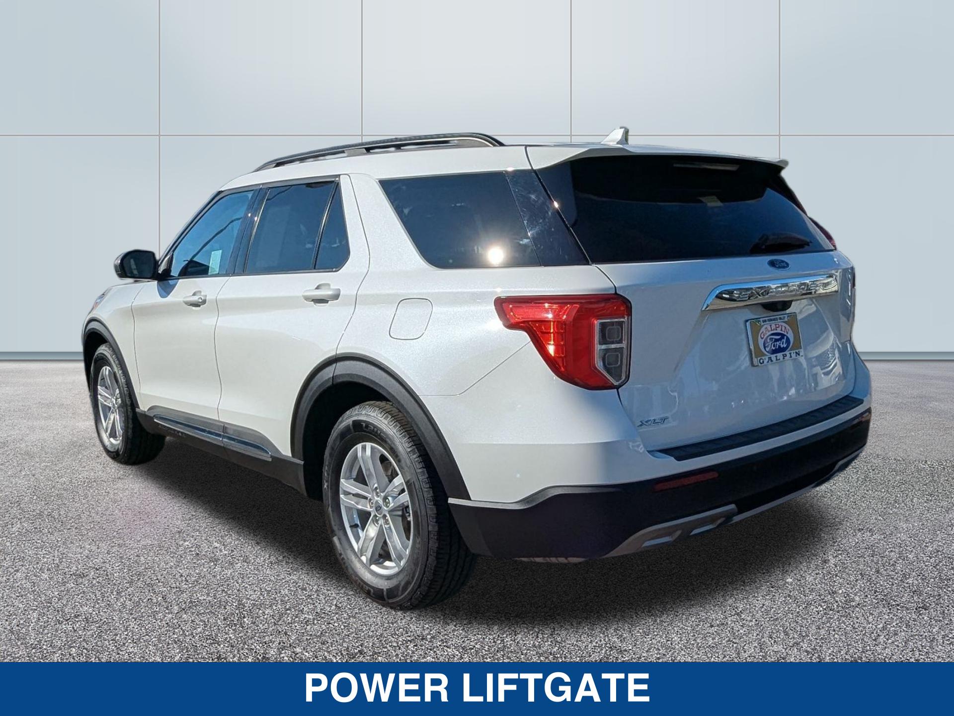 2022 Ford Explorer XLT photo 2