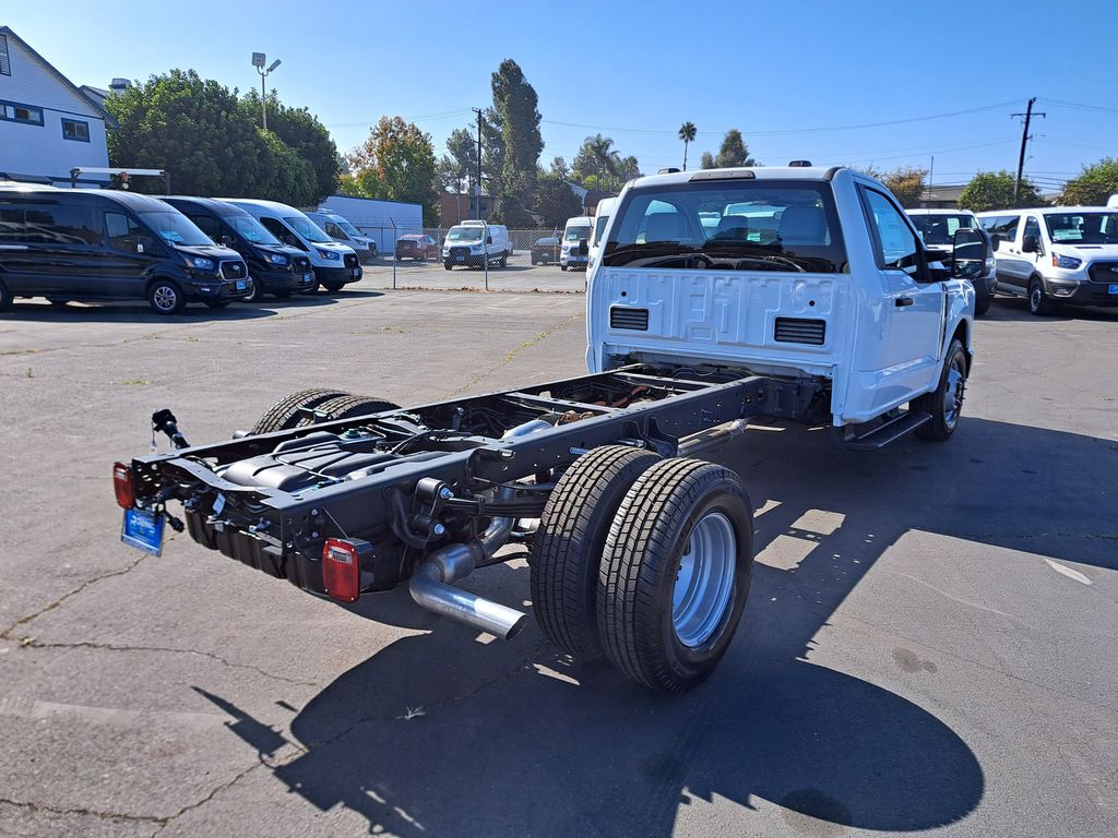 2026 Ford F-350 photo 2