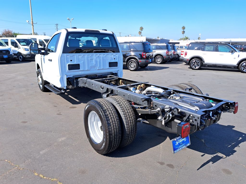 2026 Ford F-350 photo 3