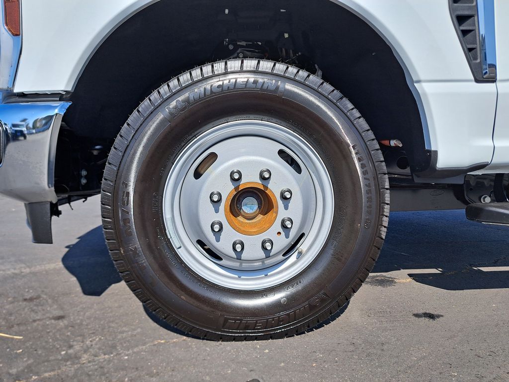 2026 Ford F-350 photo 6