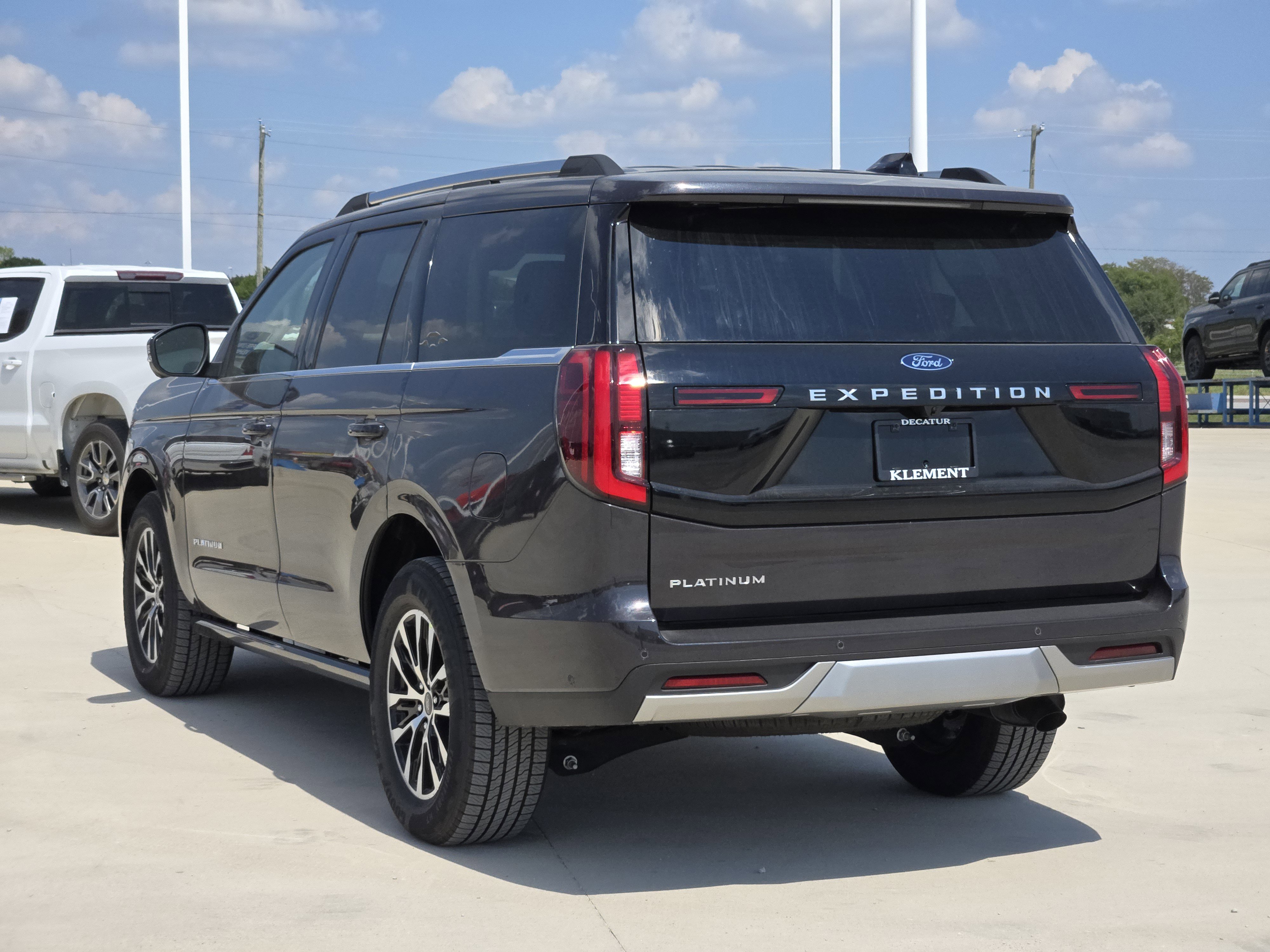 2025 Ford Expedition Platinum photo 2