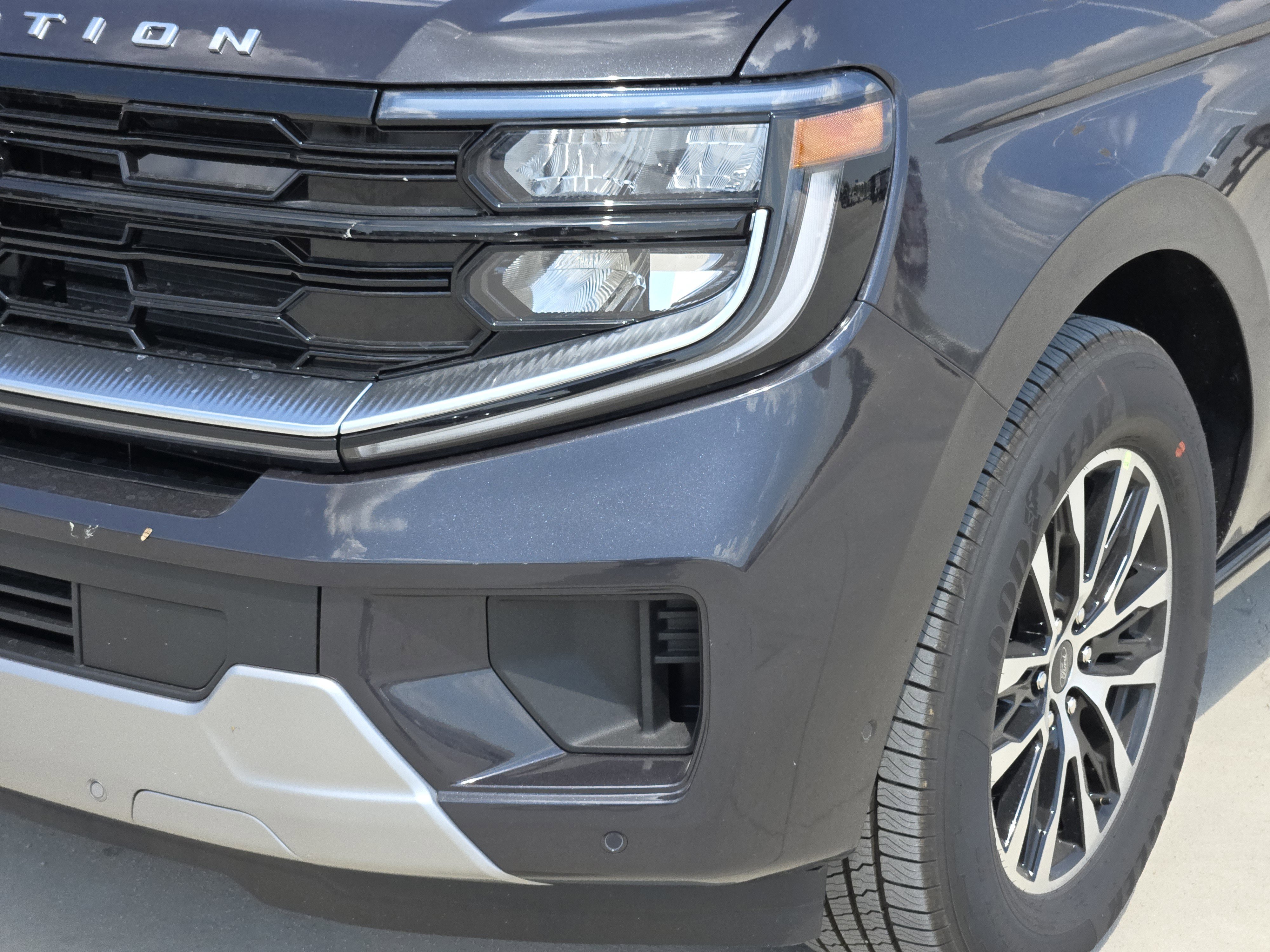 2025 Ford Expedition Platinum photo 5