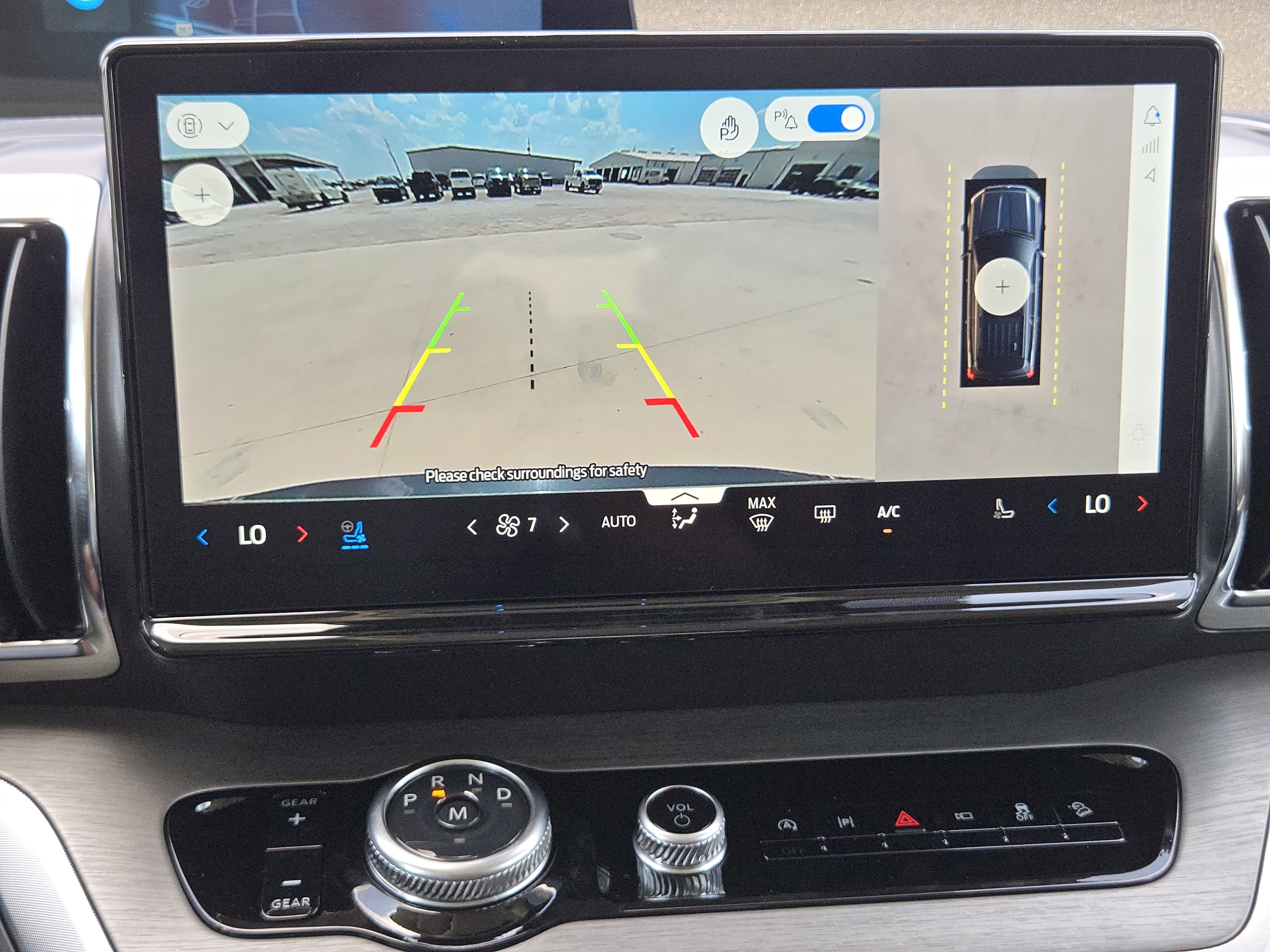 2025 Ford Expedition Platinum photo 12