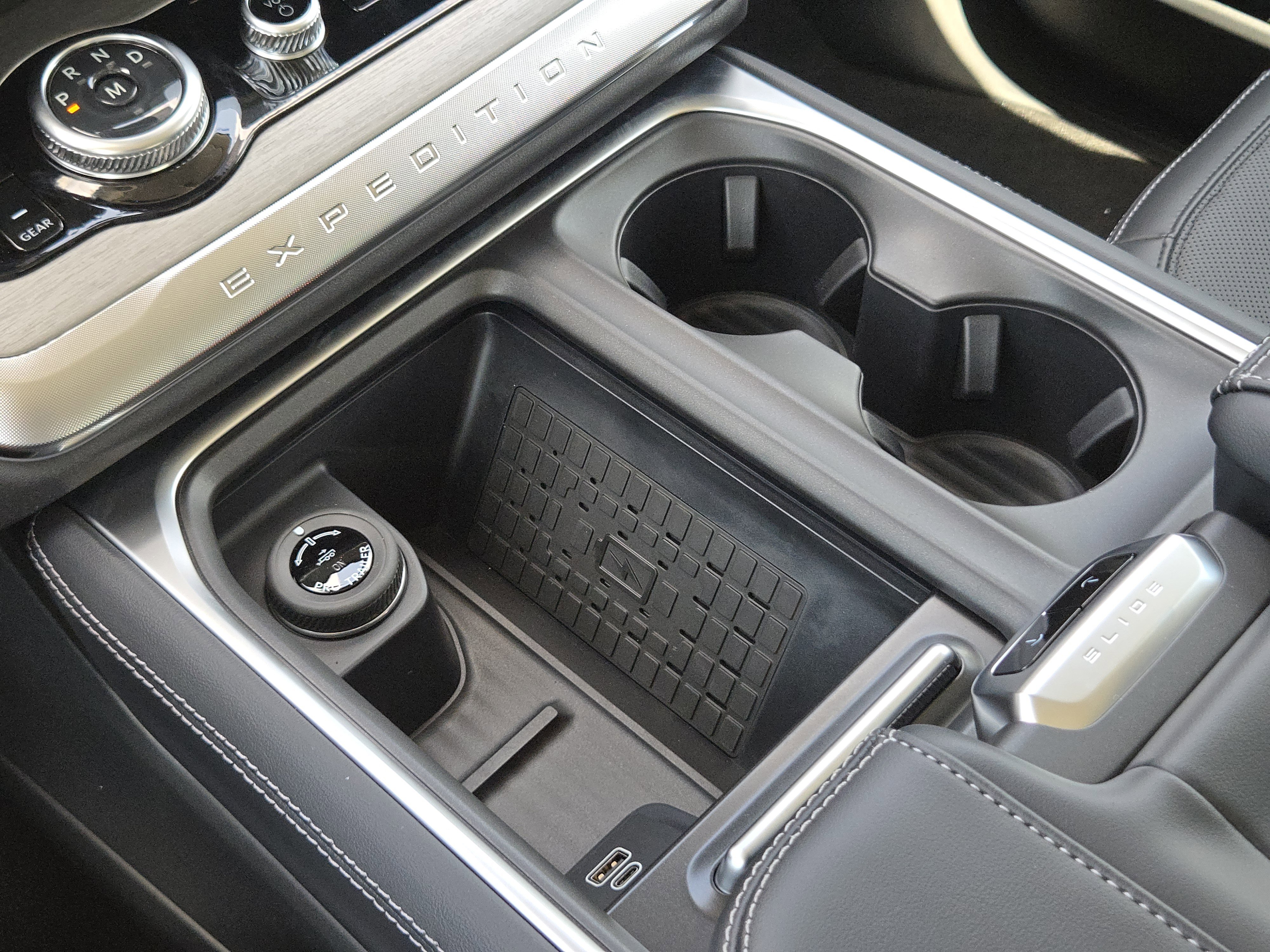 2025 Ford Expedition Platinum photo 14