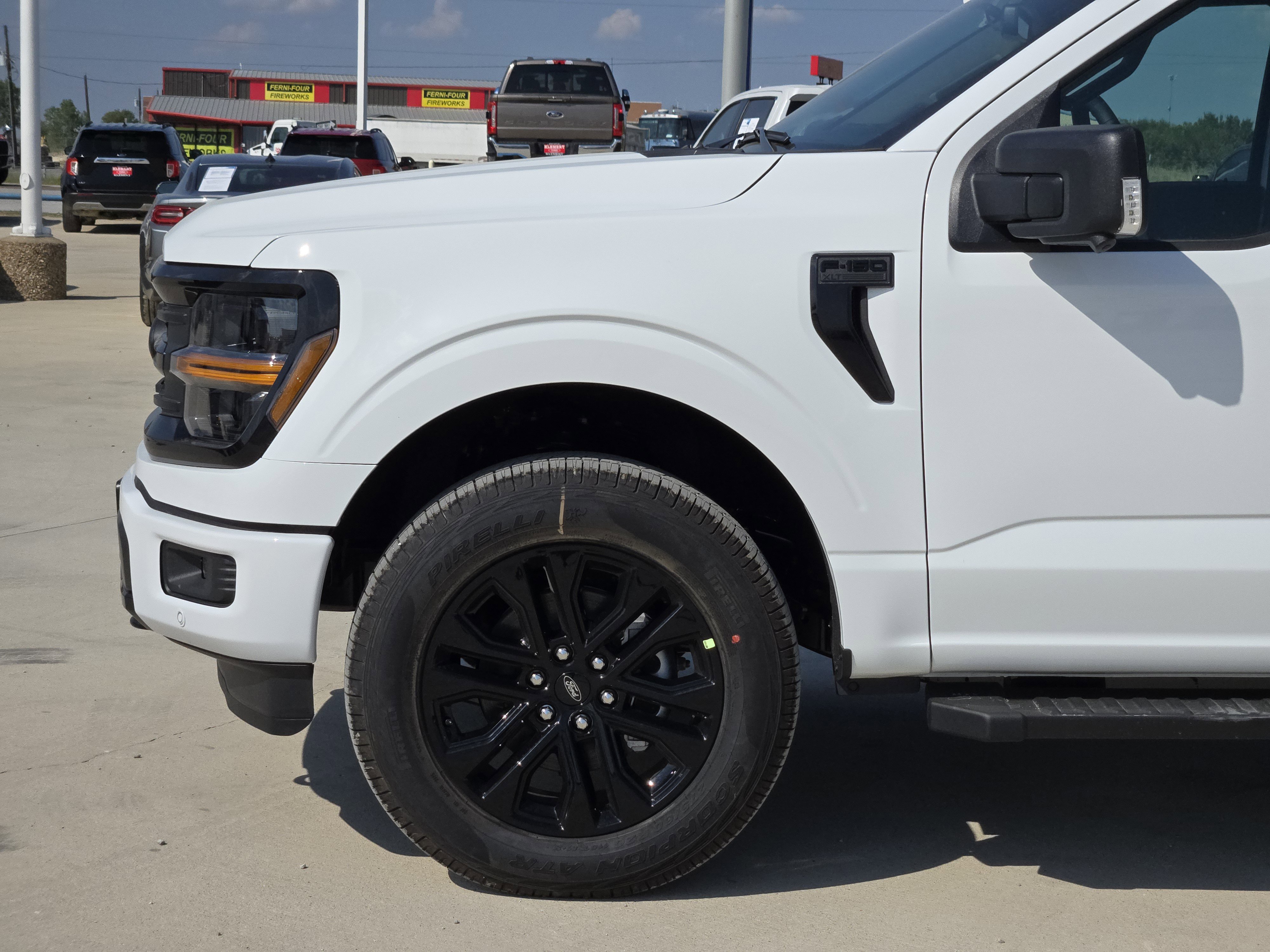 2025 Ford F-150 XLT photo 3