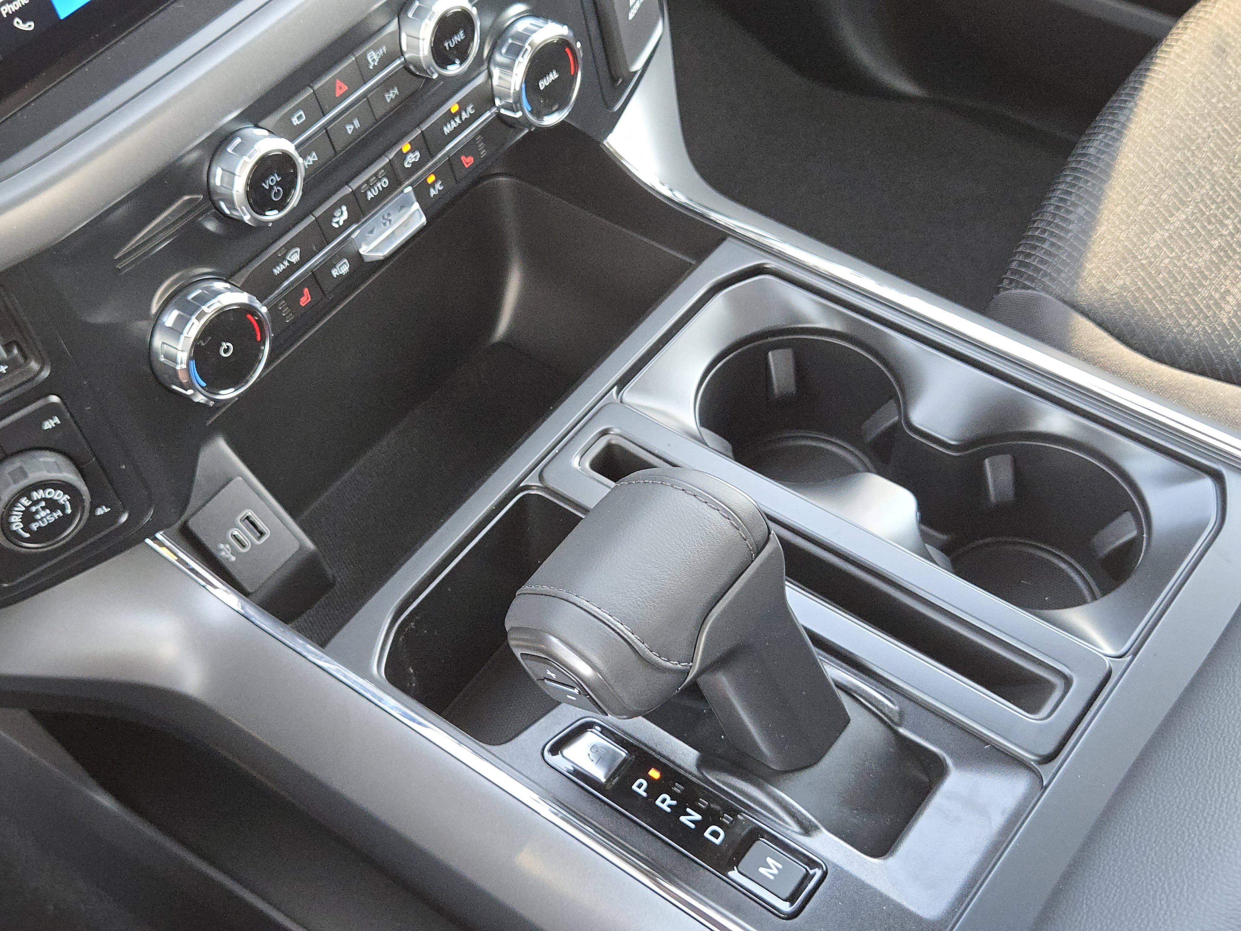 2025 Ford F-150 XLT photo 13