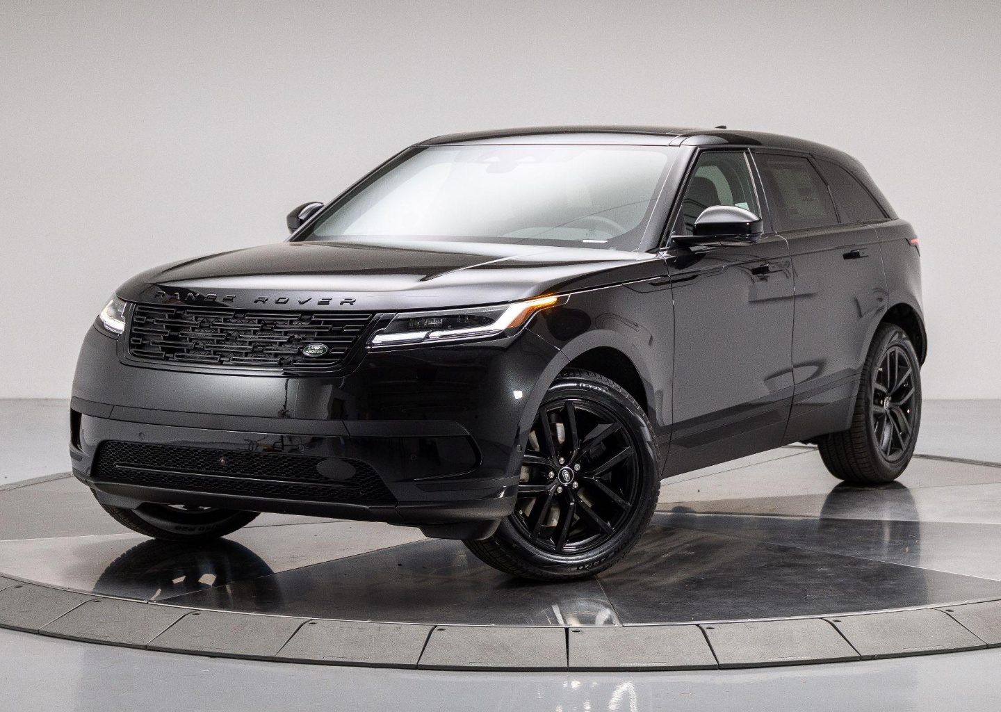 2026 Land Rover Range Rover Velar S's photo