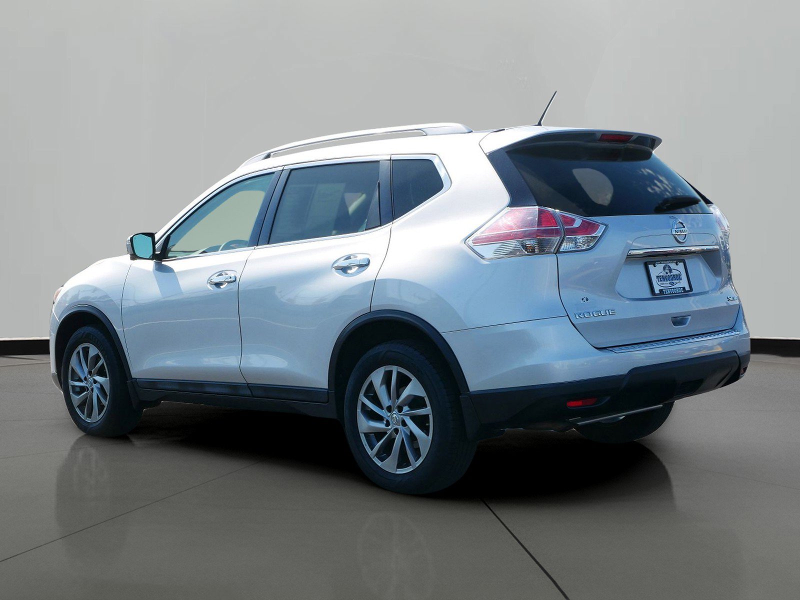 Used 2015 Nissan Rogue SL with VIN 5N1AT2MV2FC838403 for sale in St. Cloud, Minnesota