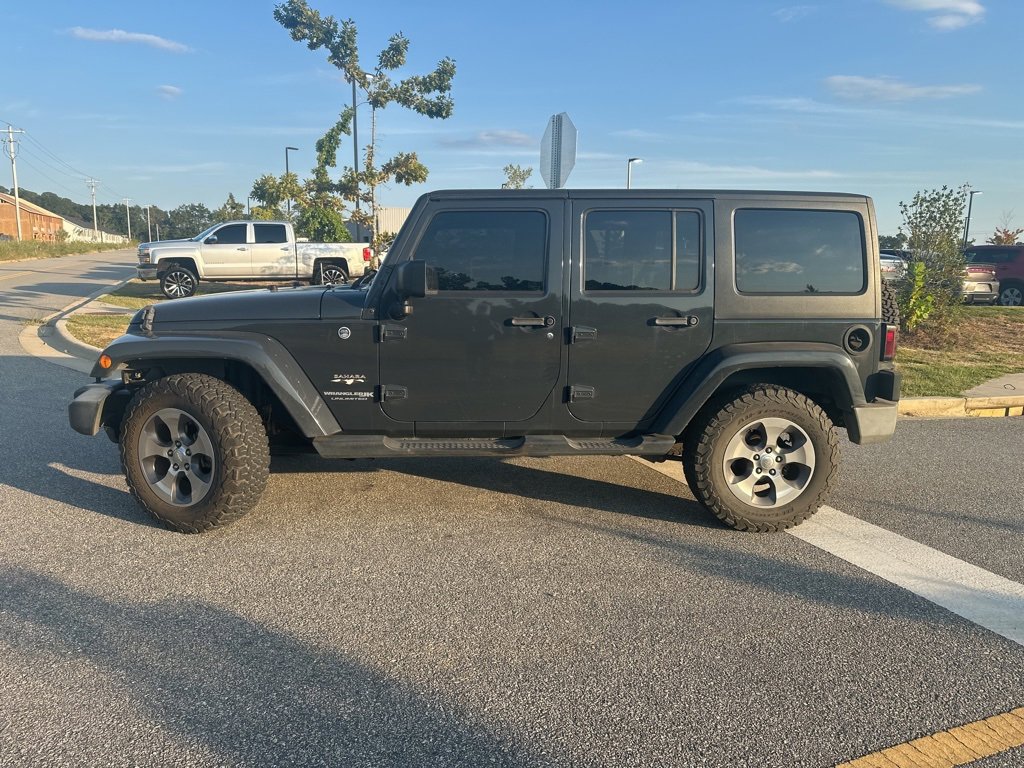 2018 Jeep Wrangler Unlimited Sahara photo 2