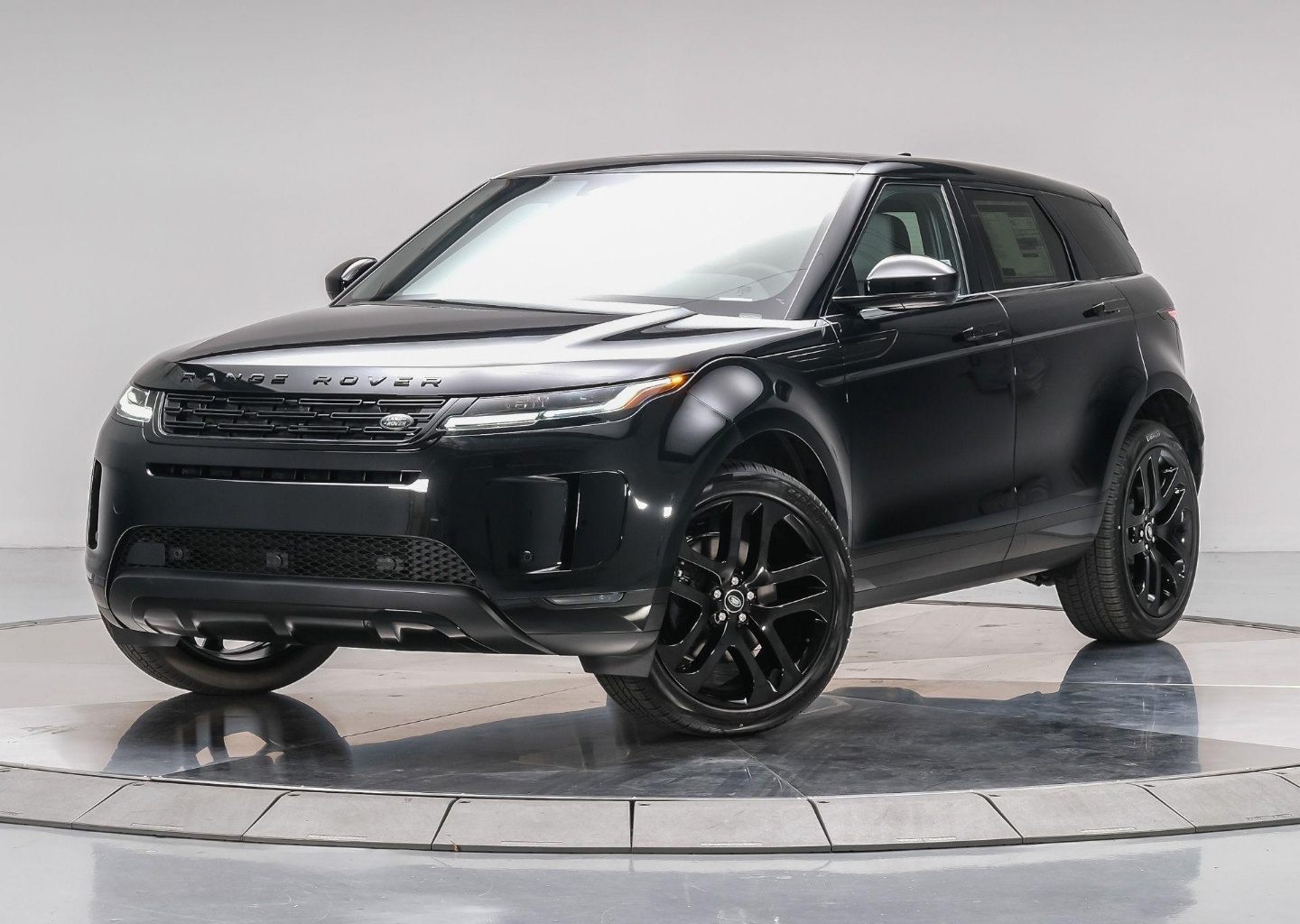 2026 Land Rover Range Rover Evoque S's photo