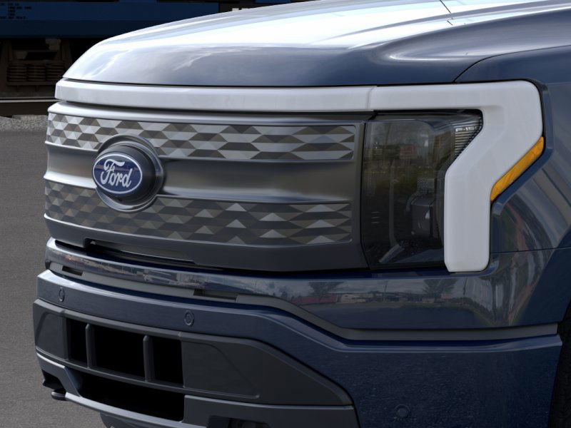 2025 Ford F-150 Lightning Lariat photo 15