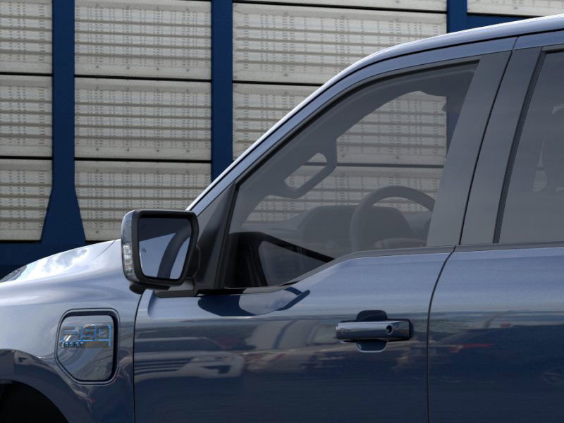 2025 Ford F-150 Lightning Lariat photo 18