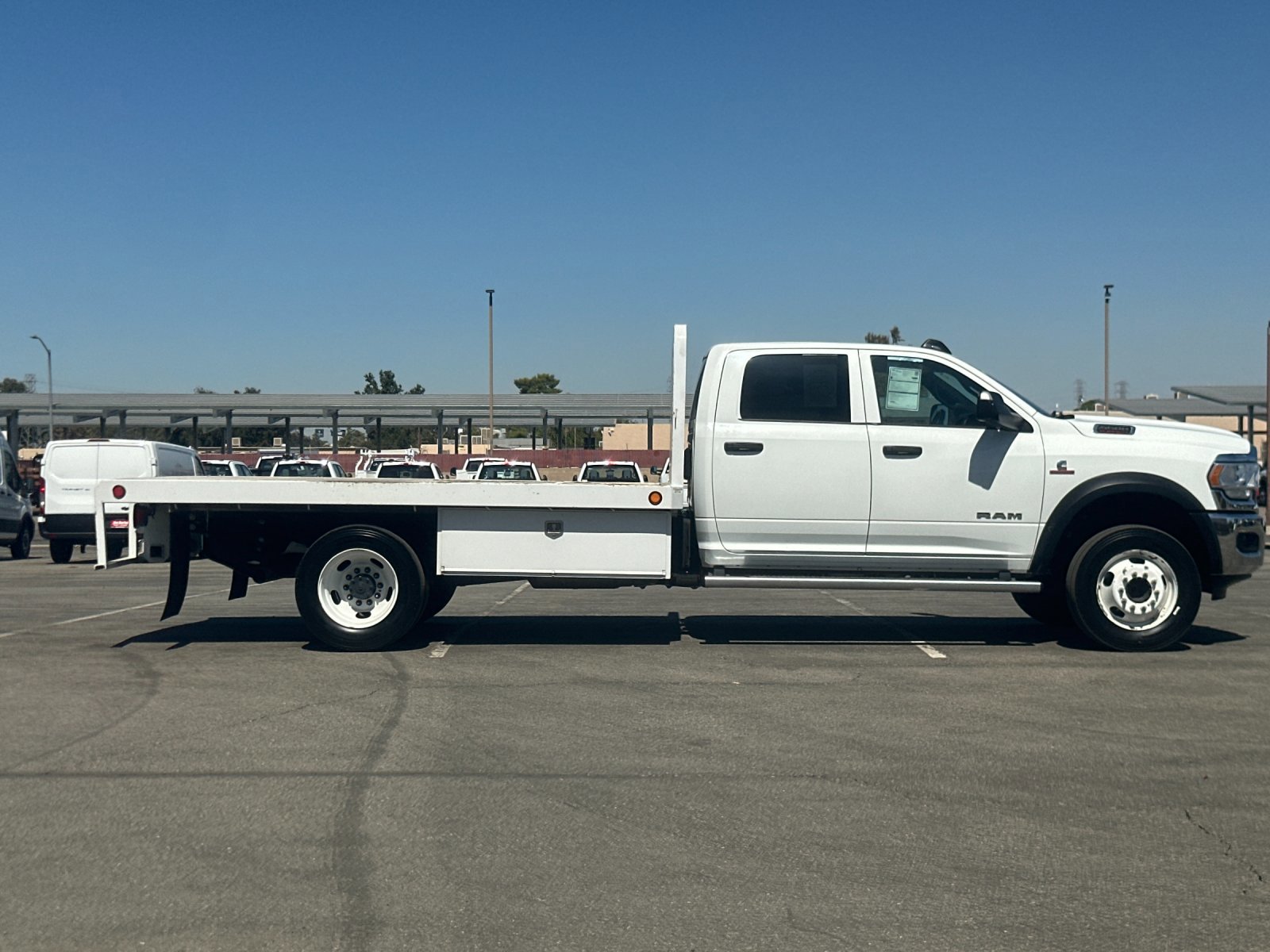 2022 Ram 5500 Tradesman photo 2