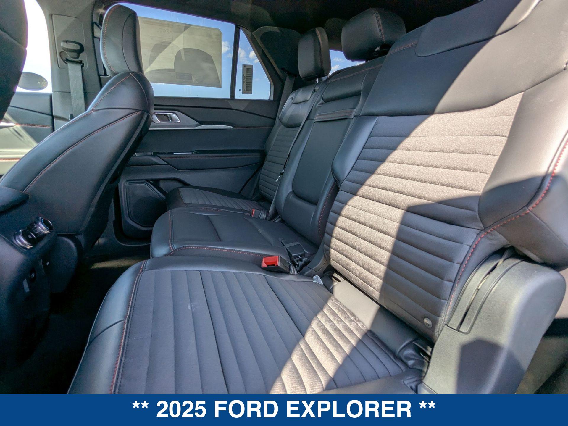 2025 Ford Explorer ST ST-Line photo 21