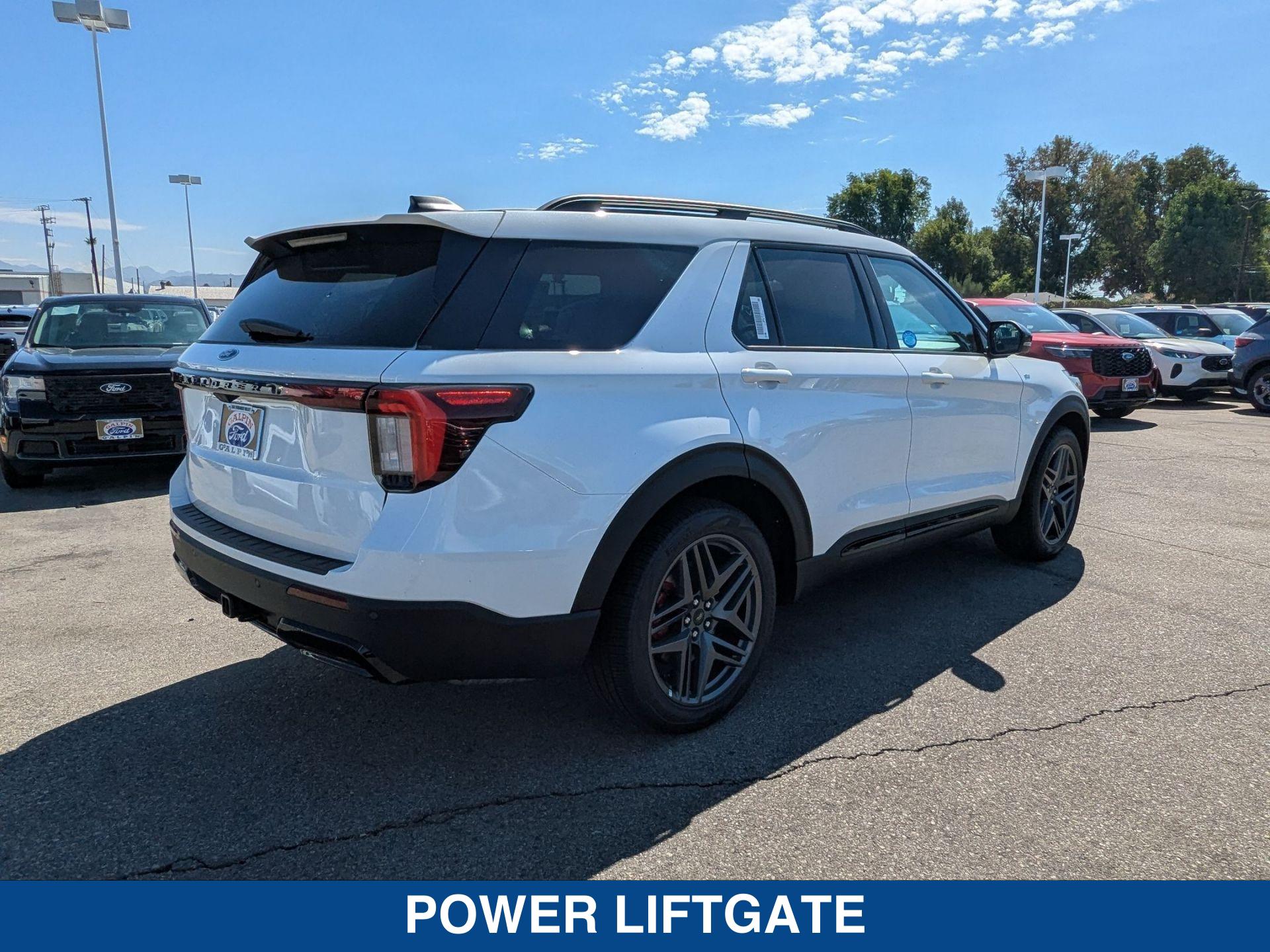 2025 Ford Explorer ST ST-Line photo 8