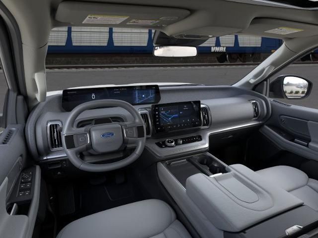 2025 Ford Expedition photo 7