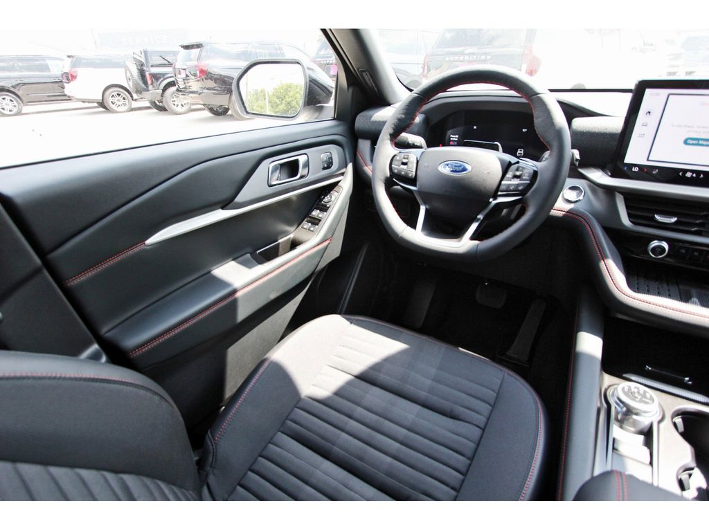 2025 Ford Explorer ST-Line photo 3