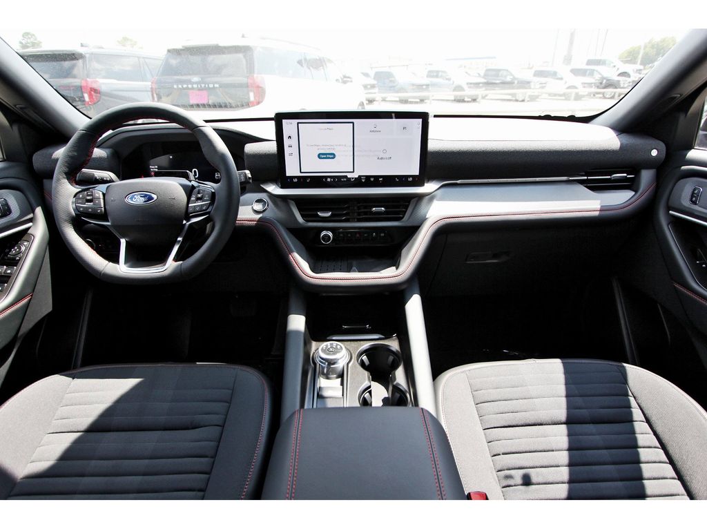 2025 Ford Explorer ST-Line photo 4